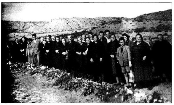 Exhumación en las fosas de La Barranca, 1979 (foto: La Barranca, Asociación para la Preservación de la Memoria Histórica en La Rioja)